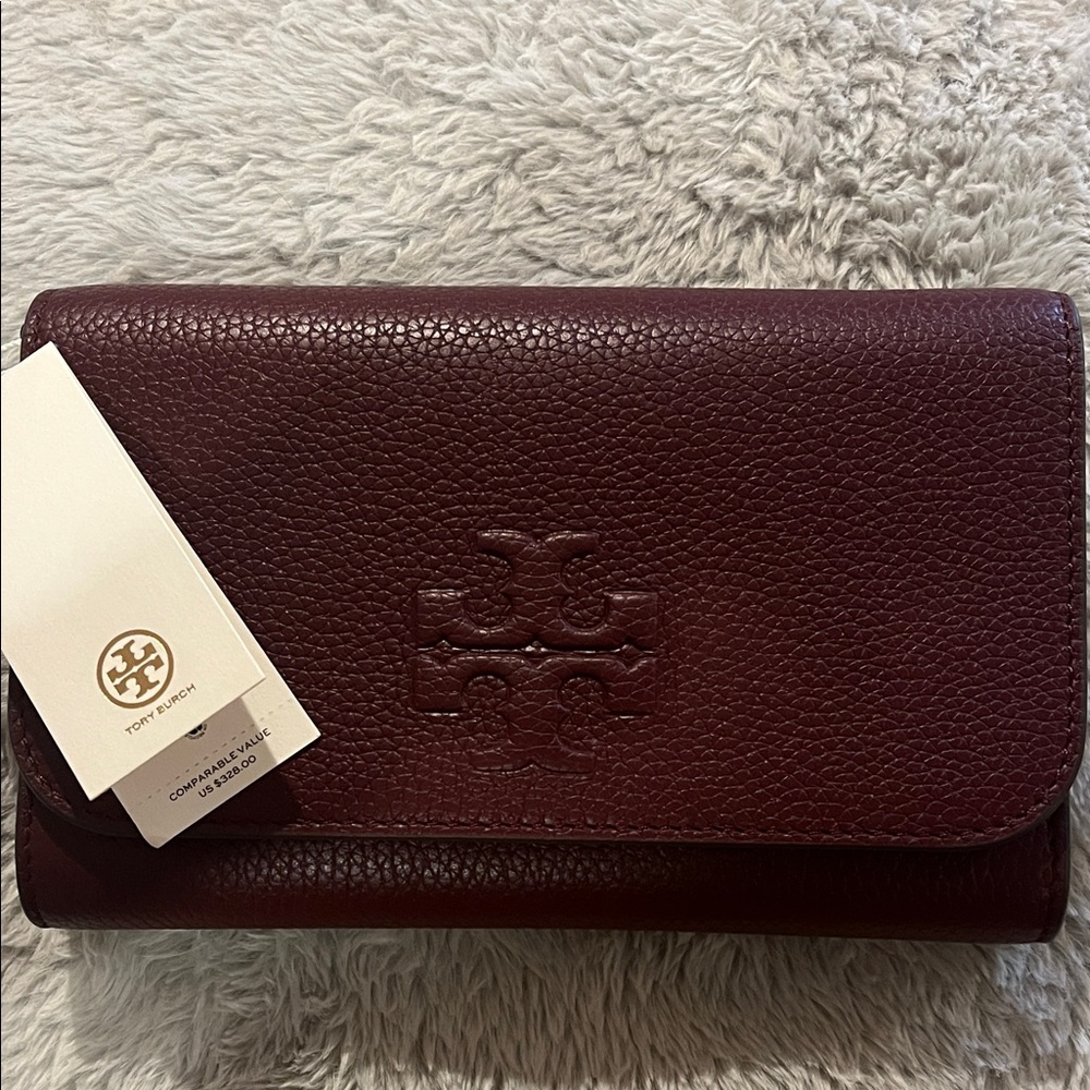 TORY BURCH THEA FLAT WALLET CROSSBODY CLARET/639. SIZE OZ